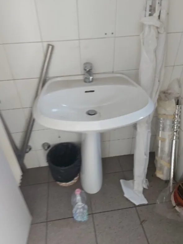 2#8503 Sanitari ed impianti elettrici vari
