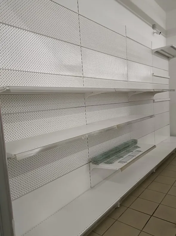Scaffalatura 750 m² + banco cassa/informazioni – Usato