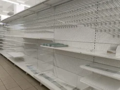 Scaffalatura 750 m² + banco cassa/informazioni – Usato