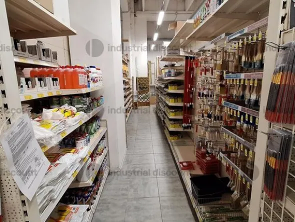 33#10103 Scaffalatura per punto vendita commerciale