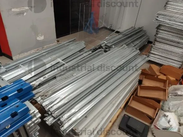 5#8726 Scaffalature