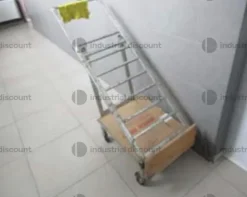 22#9809 Scaffalature, carrello e banco in acciaio