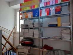 1#8455 Scaffalature e arredamento vario