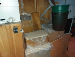 1#8455 Scaffalature e arredamento vario
