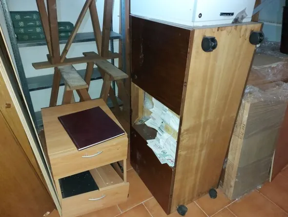 1#8455 Scaffalature e arredamento vario