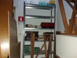 1#8455 Scaffalature e arredamento vario