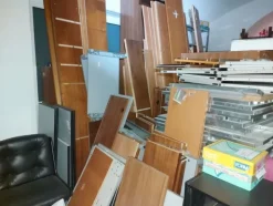1#8455 Scaffalature e arredamento vario