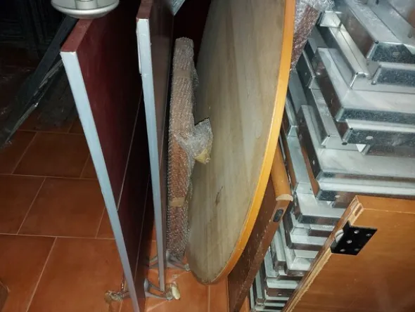 1#8455 Scaffalature e arredamento vario