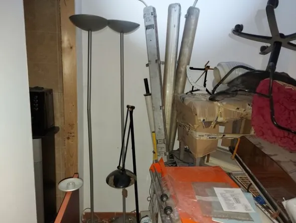 1#8455 Scaffalature e arredamento vario