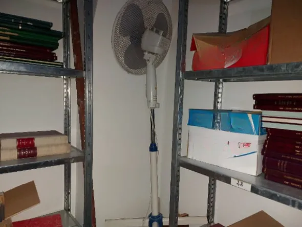 1#8455 Scaffalature e arredamento vario