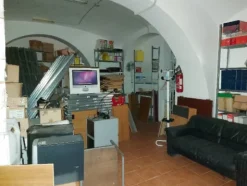 1#8455 Scaffalature e arredamento vario