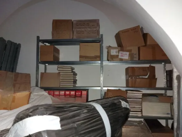 1#8455 Scaffalature e arredamento vario