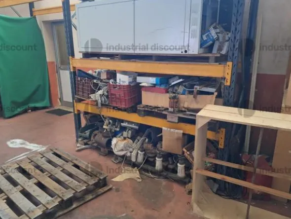 3#10139 Scaffalature e materiale idraulico