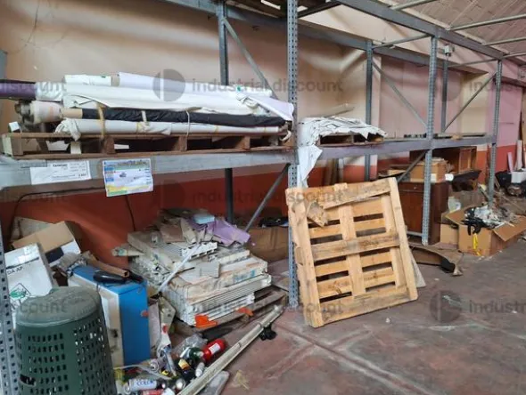 3#10139 Scaffalature e materiale idraulico