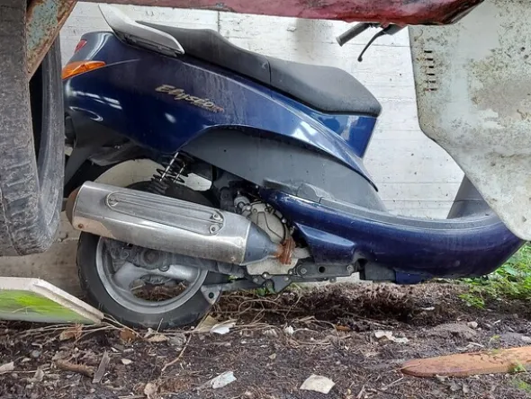 4#7708 Scooter Peugeot Elyseo