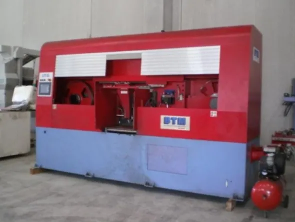 Segatrice a nastro automatica BTM B 620 CNC