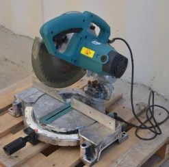 Sega troncatrice da banco - Makita mod. MLS100