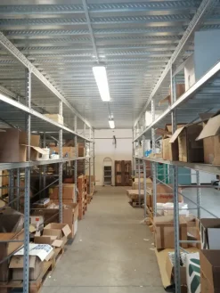 SOPPALCO PASSERELLA 76mq con SCALA e SCAFFALATURA SOTTO