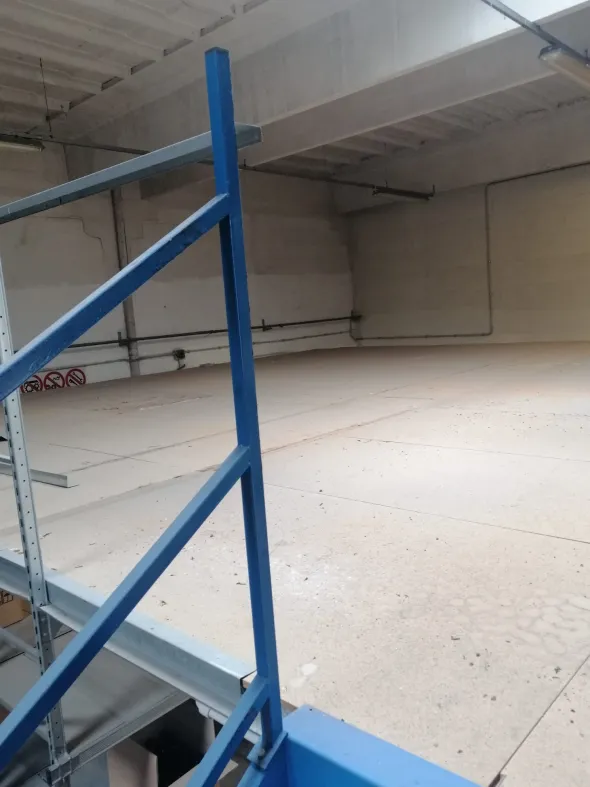 SOPPALCO PASSERELLA 76mq con SCALA e SCAFFALATURA SOTTO