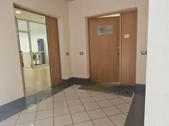 #25097 Spazioso ufficio arredato in posizione strategica
