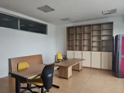 #25097 Spazioso ufficio arredato in posizione strategica