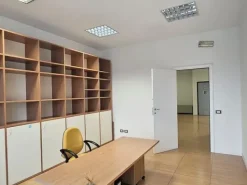 #25097 Spazioso ufficio arredato in posizione strategica