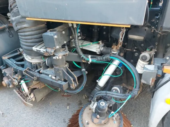 30#7528 Spazzatrice Iveco