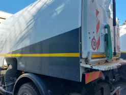 28#7528 Spazzatrice Iveco