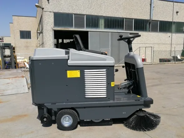 Spazzatrice motoscopa Poli Perla 70E