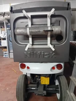 Spazzatrice stradale compatta NILFISK Rs 500
