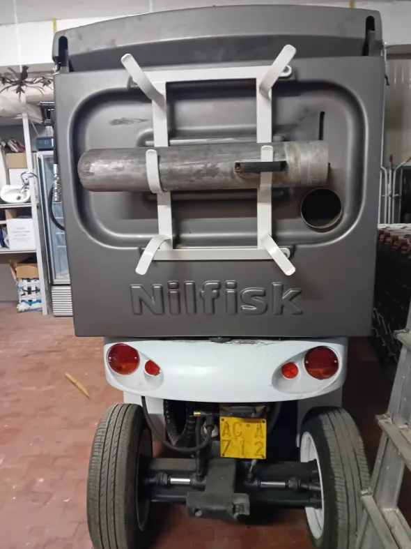 Spazzatrice stradale compatta NILFISK Rs 500