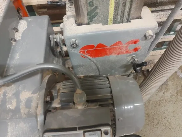 87#7922 Squadratrice GMC KGS 400E