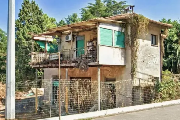 #2537366 Stabilimento con pertinenze da ristrutturare