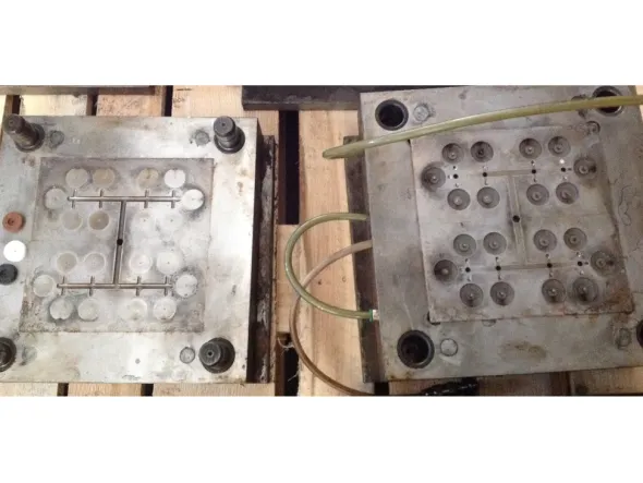 STAMPO PER SOTTOPIEDINI PER SEDIE IN PVC