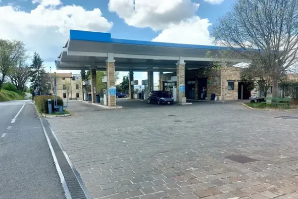 #20711 Stazione di servizio rifornimento carburanti