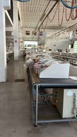 Stenditore automatico B.K.R con tavolo da taglio