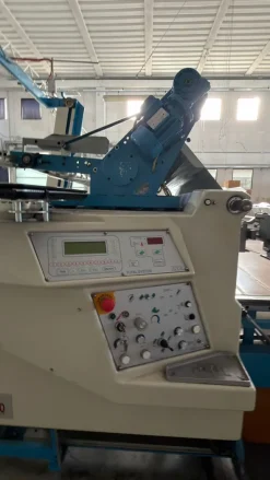 Stenditore automatico B.K.R con tavolo da taglio