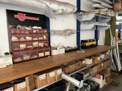 Stock attrezzature e macchinari per chiusura attività