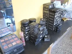 11#2503 Stock di arredi ed attrezzature per estetista