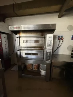 2#10098 Stock di attrezzature e arredi per panificio