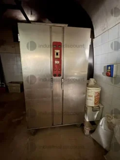2#10098 Stock di attrezzature e arredi per panificio