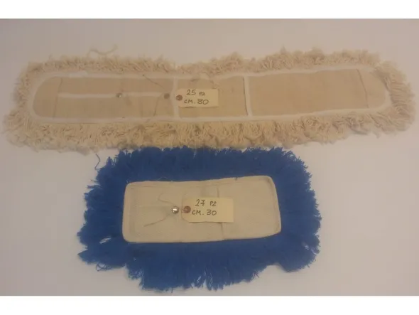 Stock prodotti e attrezzature per la pulizia