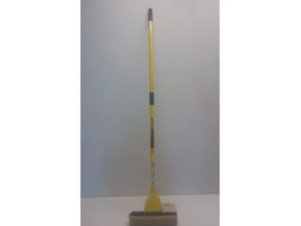 Stock prodotti e attrezzature per la pulizia