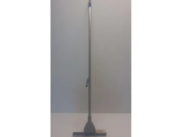 Stock prodotti e attrezzature per la pulizia