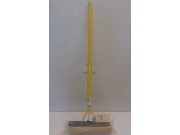 Stock prodotti e attrezzature per la pulizia