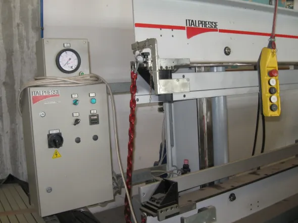 STRETTOIO PER SERRAMENTI FALCON 2000