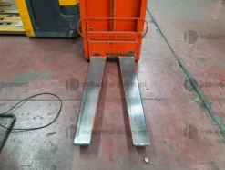 2#8798 Strumenti per imballaggio robopack e transpallet