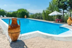 #18572 Struttura ricettiva per eventi con piscina