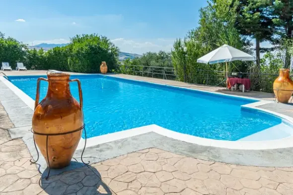 #18572 Struttura ricettiva per eventi con piscina