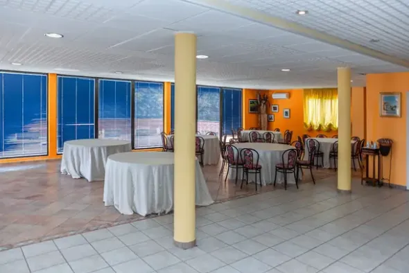 #18572 Struttura ricettiva per eventi con piscina